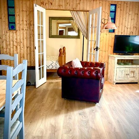Aqua Shack At Pure Shores Retreats Apartment New Quay Екстериор снимка
