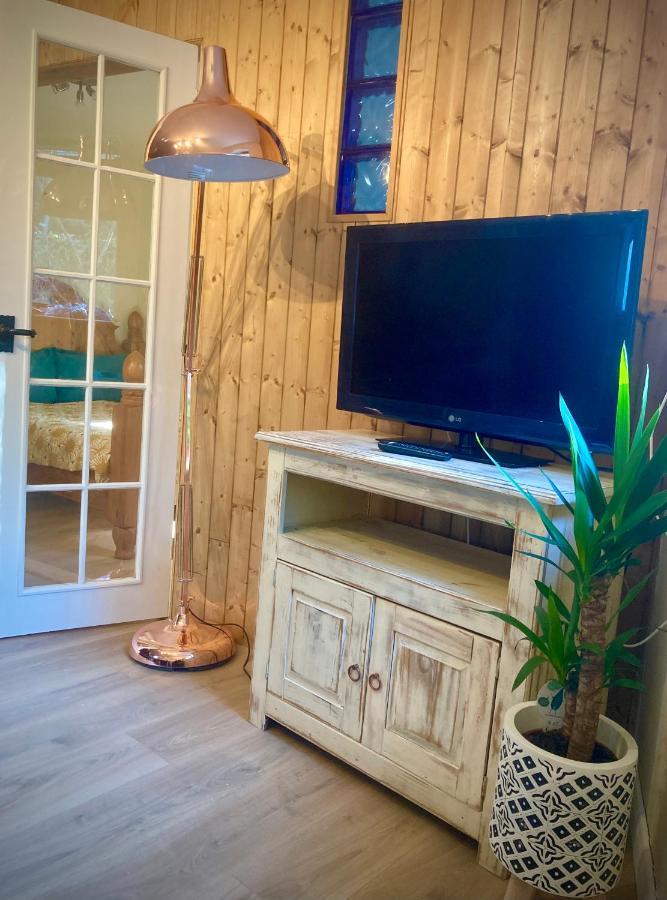 Aqua Shack At Pure Shores Retreats Apartment New Quay Екстериор снимка